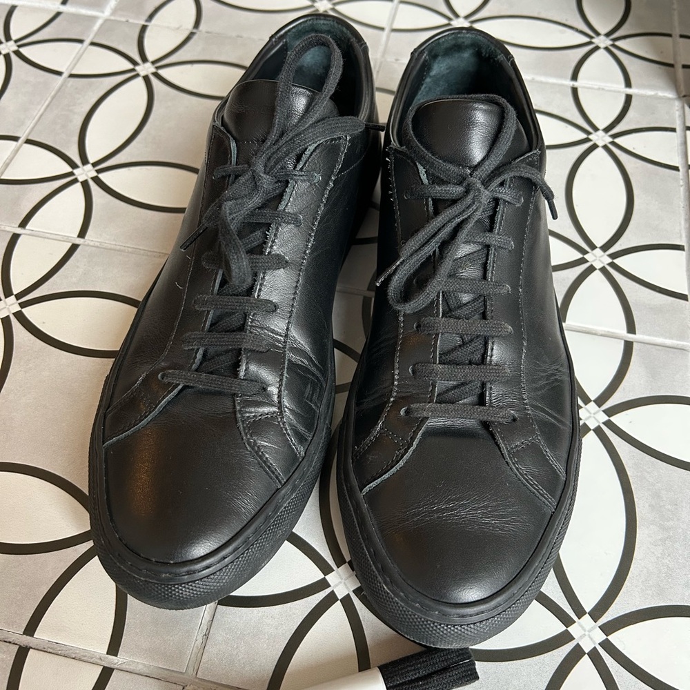Common Projects sz 42 - Men's Black Leather Sneakers